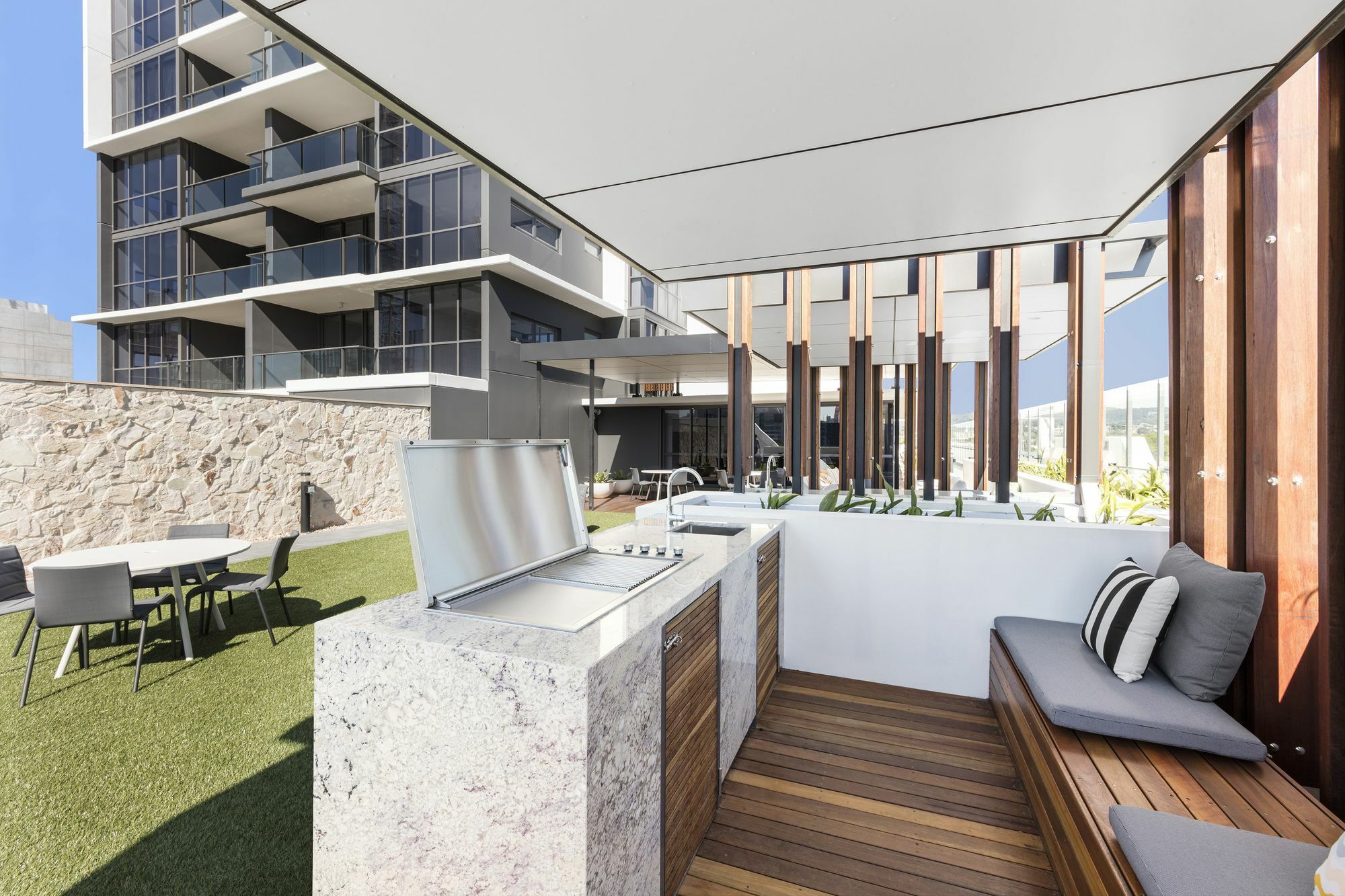The Milton Brisbane Aparthotel Exterior photo